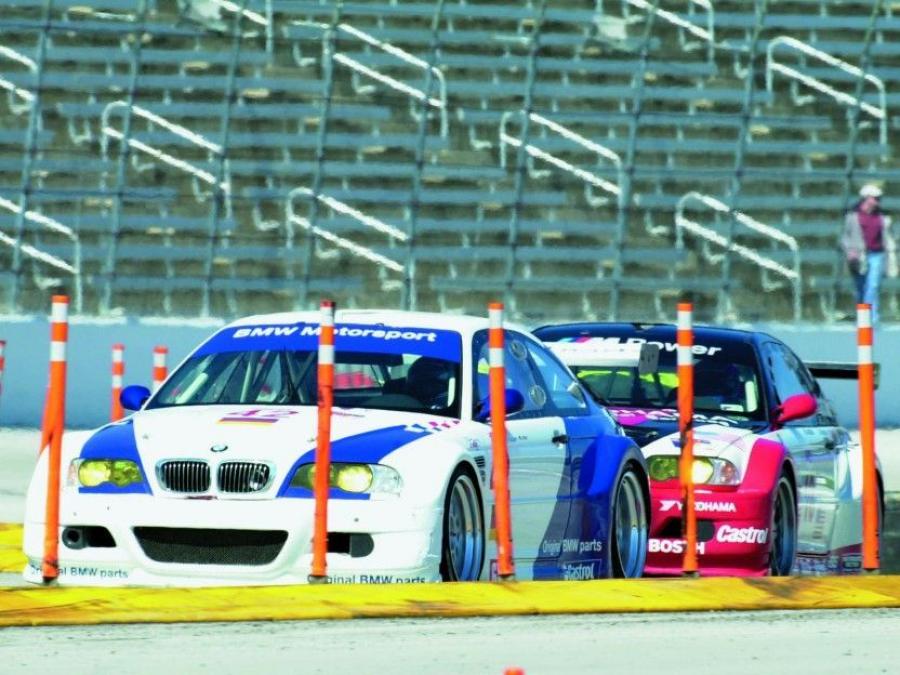  BMW M3 GTR 2001 года  (фото 17 из 27)